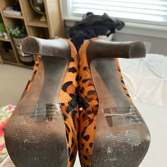 Steve Madden leopard platform ankle booties - Picture 5 of 7